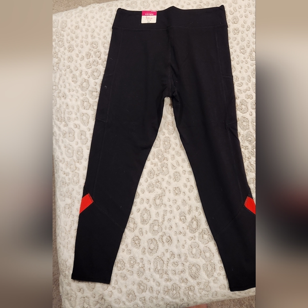 NWT Flirtitude Active 7/8 XL Leggings with pockets and red line design NWT - Picture 7 of 8